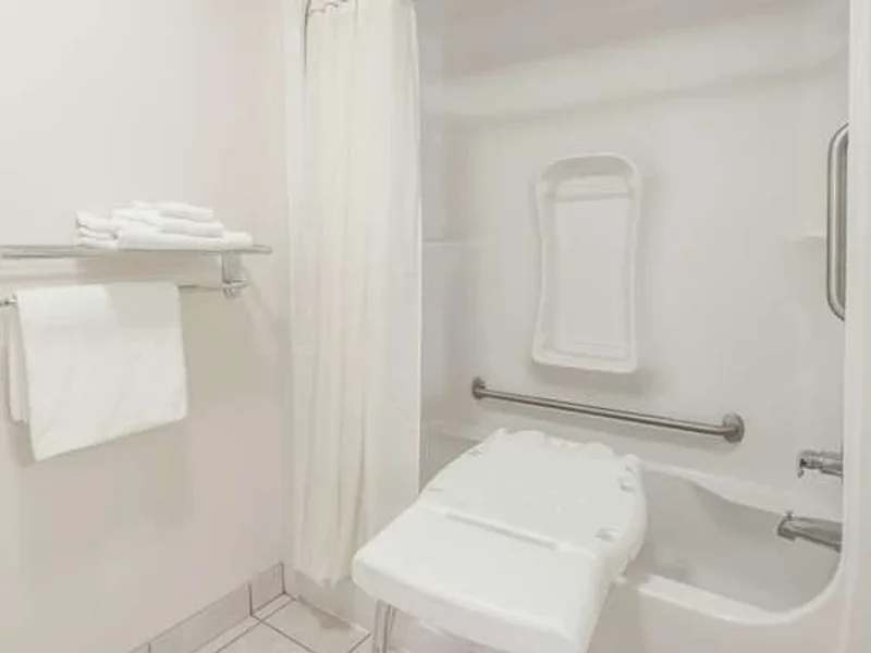 Super 8 by Wyndham Edmonton/West