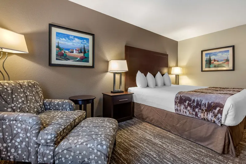 Best Western Plus Pembina Inn & Suites