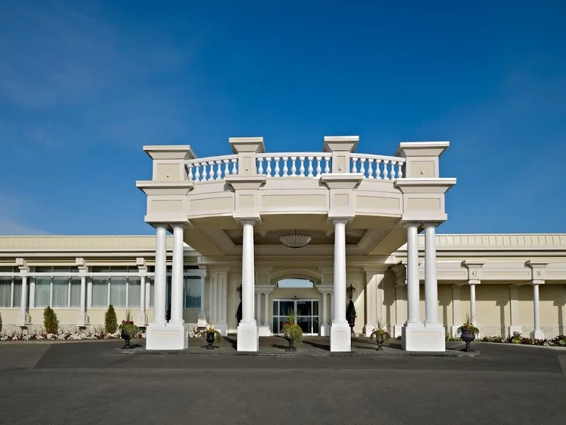 Chateau Louis Hotel