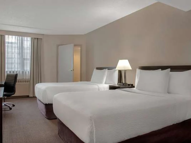 Ramada Plaza by Wyndham Calgary Downtown