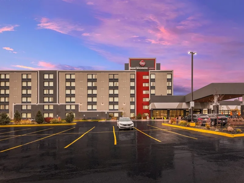 Best Western Plus Toronto North York Hotel & Suites