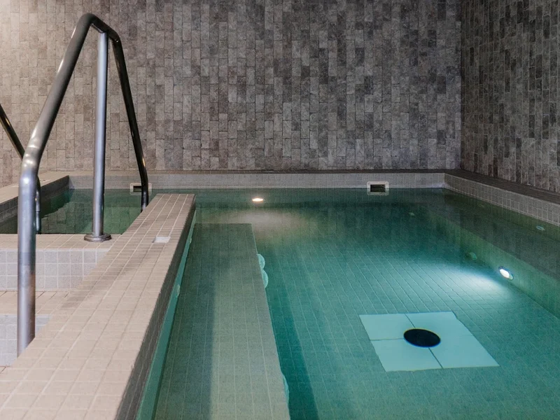 One King West Hotel & Residence