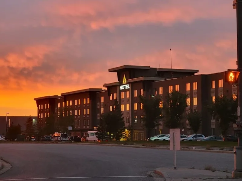 Acclaim Hotel by Clique Calgary Airport