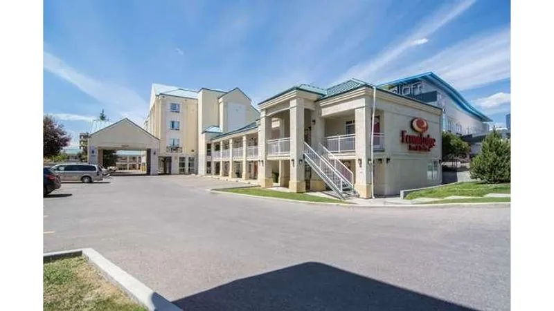 Econo Lodge Inn & Suites University