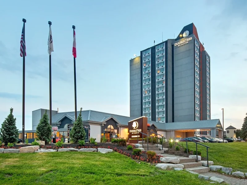 DoubleTree by Hilton Toronto Airport