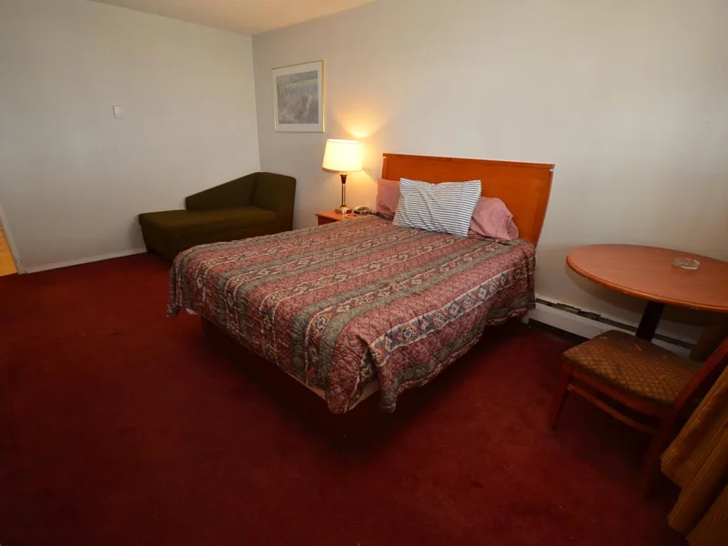 Westgate Motor Inn & Liquor