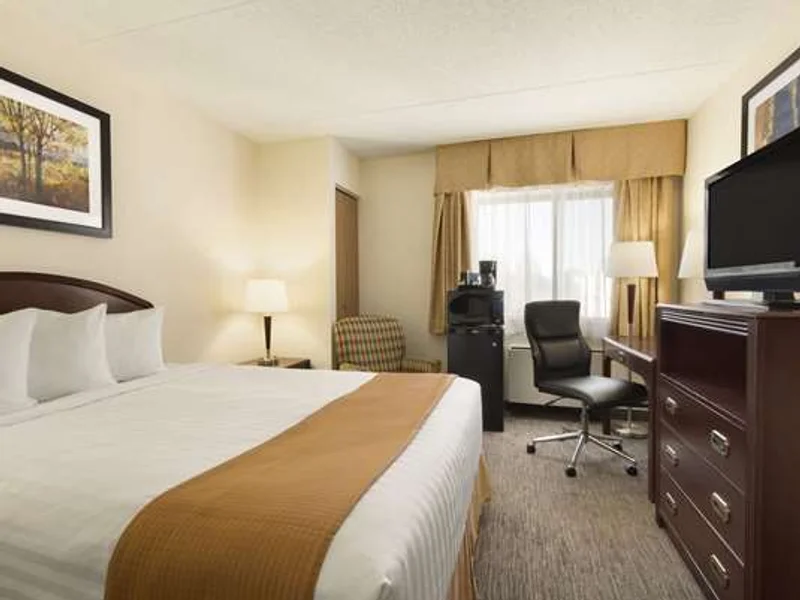 Travelodge by Wyndham Edmonton South