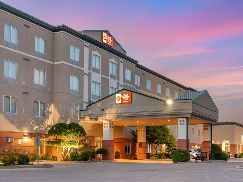 Best Western Plus Pembina Inn & Suites