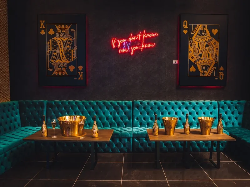 Reign Premium Lounge & Kitchen