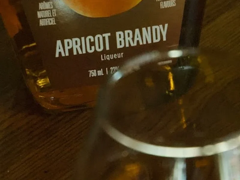 L'OMELETTE - Petit Déjeuner - Pizza / Burgers / Poutine - Wine / Cocktails