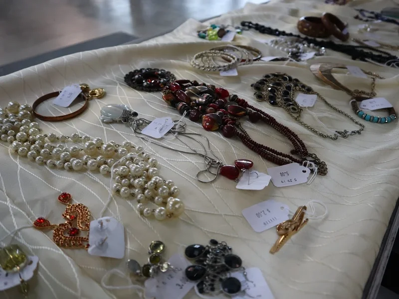 Drop 'n' Shop Thrift Store