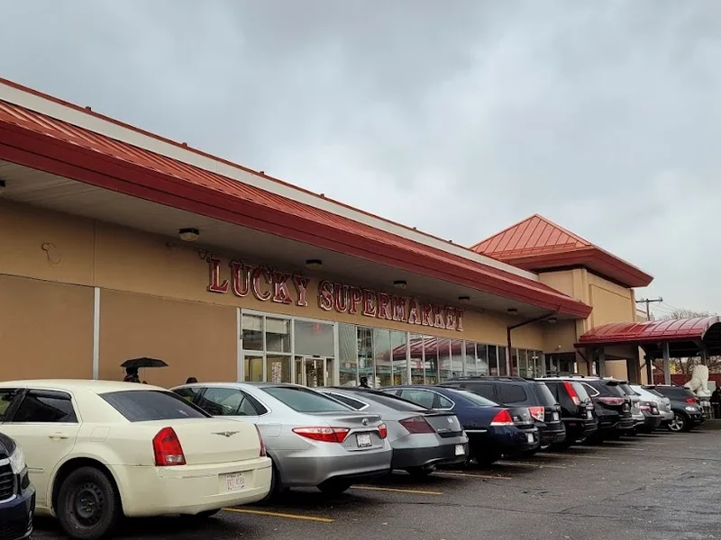 Lucky Supermarket