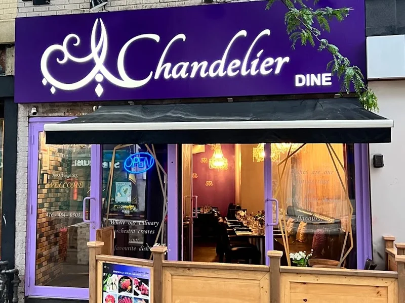 Chandelier Dine & Bar