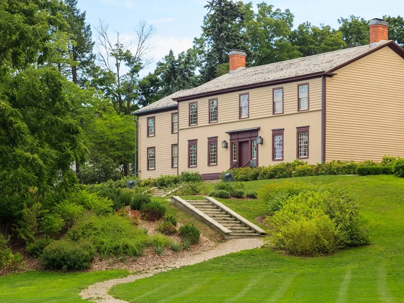 Battlefield House Museum & Park National Historic Site