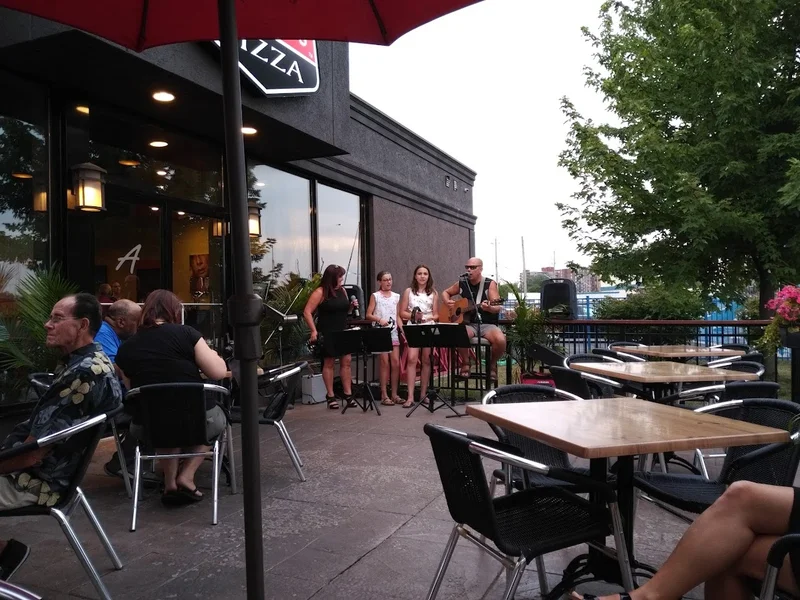 Armando's Pizza - Riverside Dr E