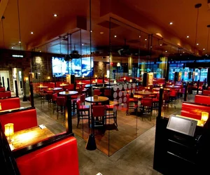 lunch restaurants in Collingwood Calgary