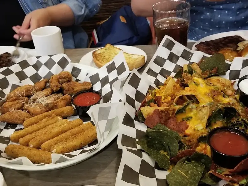 Smitty's Restaurant & Lounge - Winnipeg Garden City