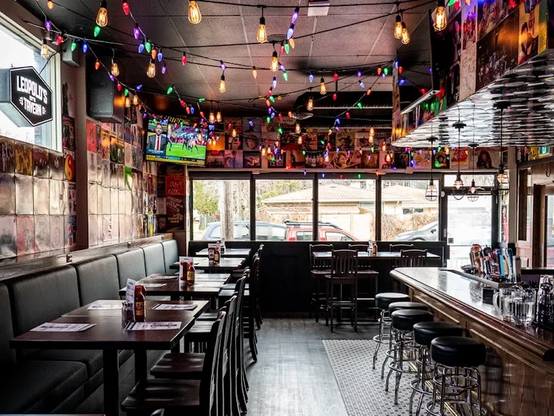 Leopold's Tavern Winnipeg - Academy