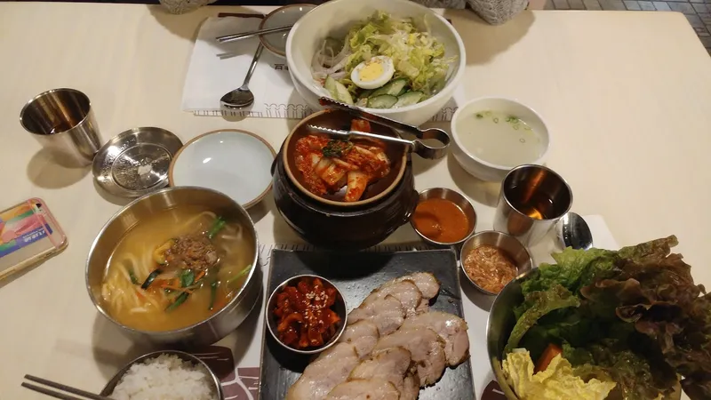 Myungdong Noodle Shabu Shabu - Korean Restaurant Mississauga - 명동 샤브샤브