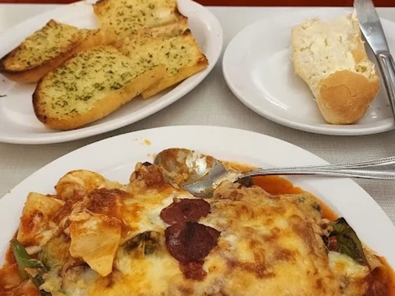 Louis Pizza (McArthur, Ottawa)