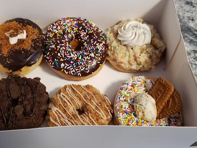 Mmm Donuts • Café & Bakery