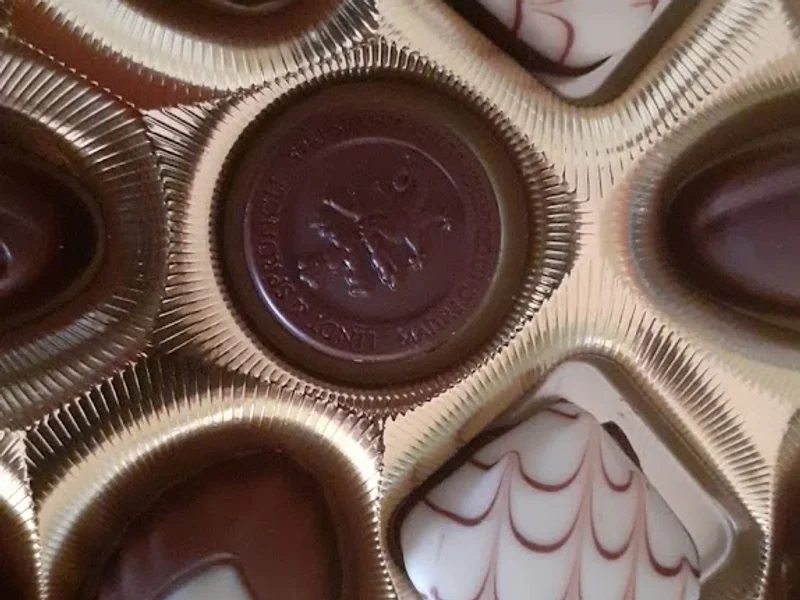 Lindt Chocolate Shop - Mississauga