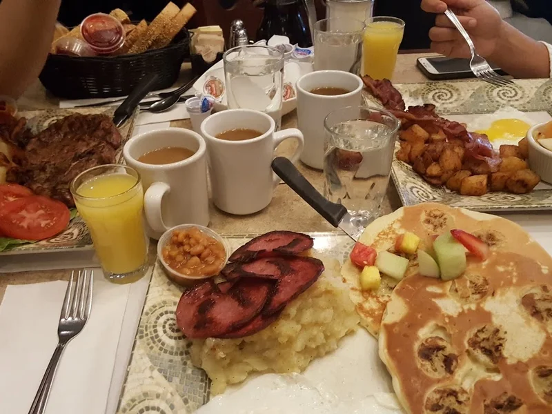 Le Déjeuner Cosmopolitain