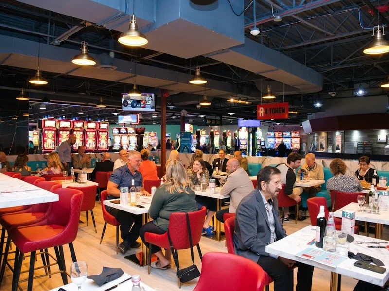 R Kitchen Restaurant - Mississauga