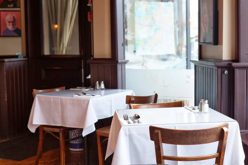 Von's Bistro