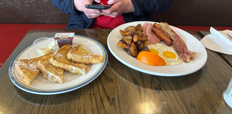 R Corner Diner