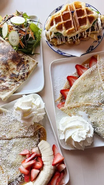 Luna Crepes & Cafe