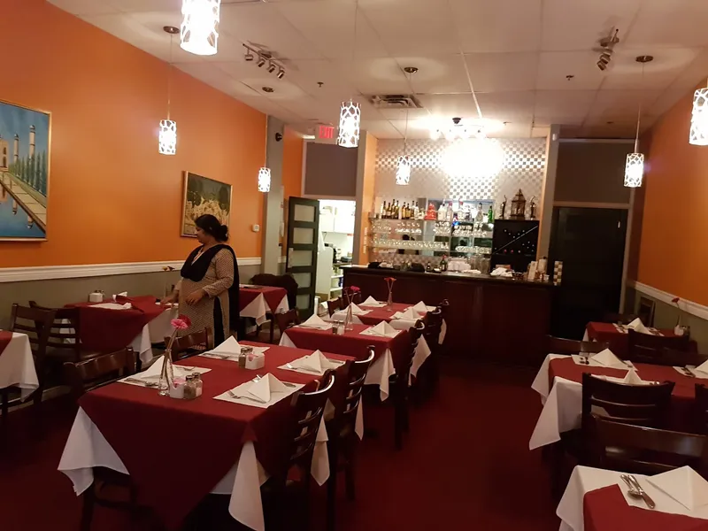 New Mukut Restaurant - Indian Cuisine in Orleans