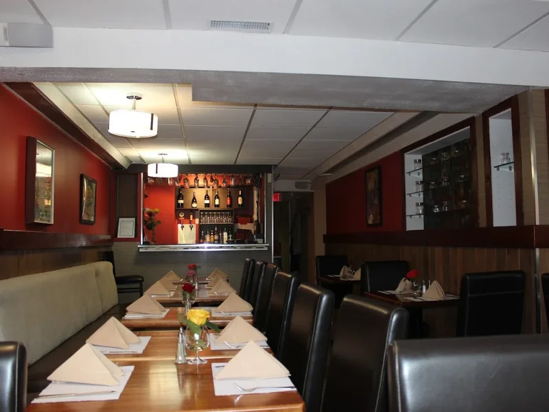 Mia's Indian Cuisine-St.Laurent