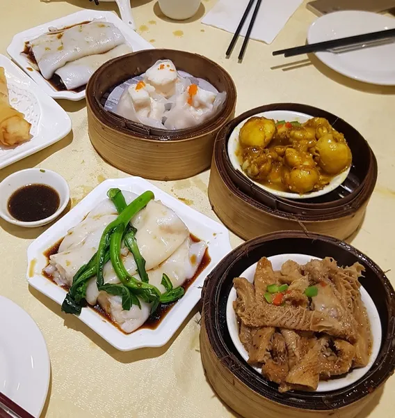 Royal Palace Seafood Restaurant 敦煌海鲜酒家(Best Price on Website!)