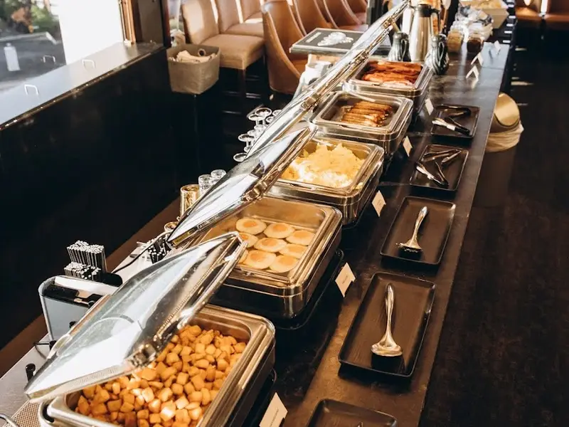 Vista 18 Restaurant + Lounge