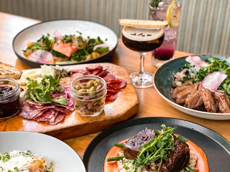 Showcase Restaurant & Bar