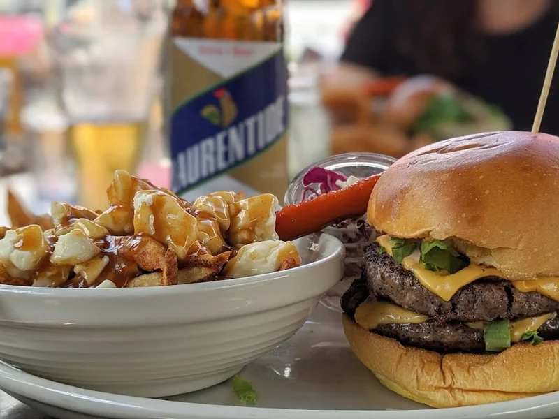 La Belle & La Boeuf - Burger Bar - Laval - Centropolis 18+