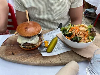 Top 32 burgers in Downtown Vancouver