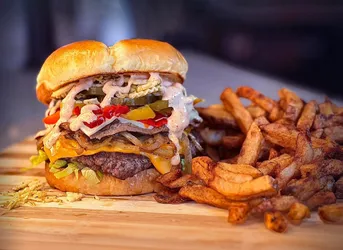 Best of 16 burgers in Ahuntsic-Cartierville Quebec