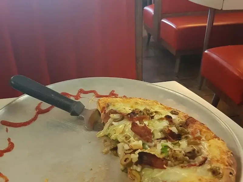 Louis Pizza (McArthur, Ottawa)