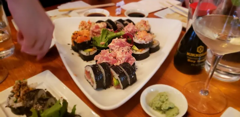 Avocado Sushi du village