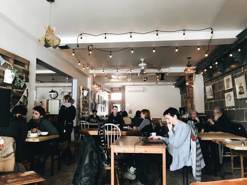 Coopérative Rond-Point, café autogéré