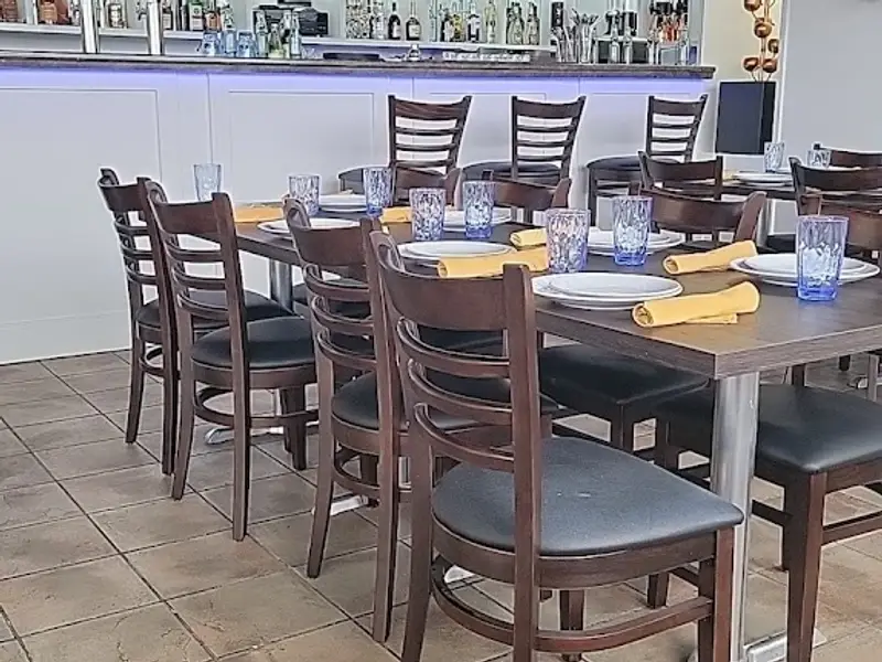 Raunauk Bar And Grill