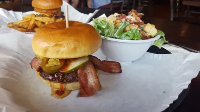 Best of 28 burgers in Windsor