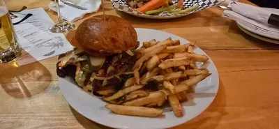 Best of 18 burgers in Country Hills Kitchener