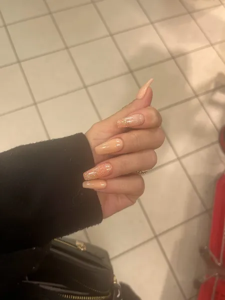 Queen Nails & Spa