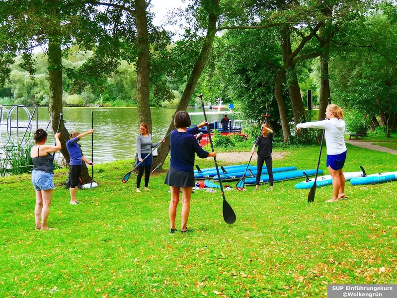 Wolkengrün Yoga & Entspannung Berlin | Indoor | Park | Wasser (SUP Yoga)