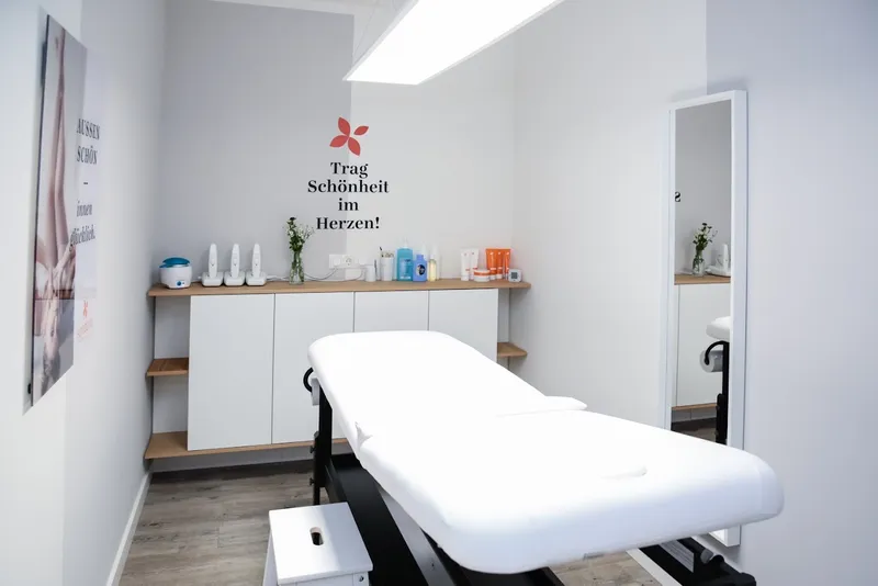 Senzera - Dauerhafte Haarentfernung, Waxing & Sugaring in Berlin-Prenzlauerberg