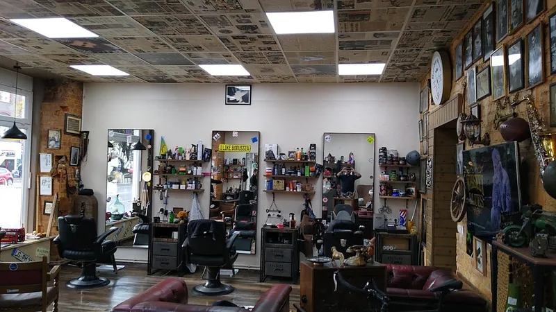 Goldene Finger Barber Shop