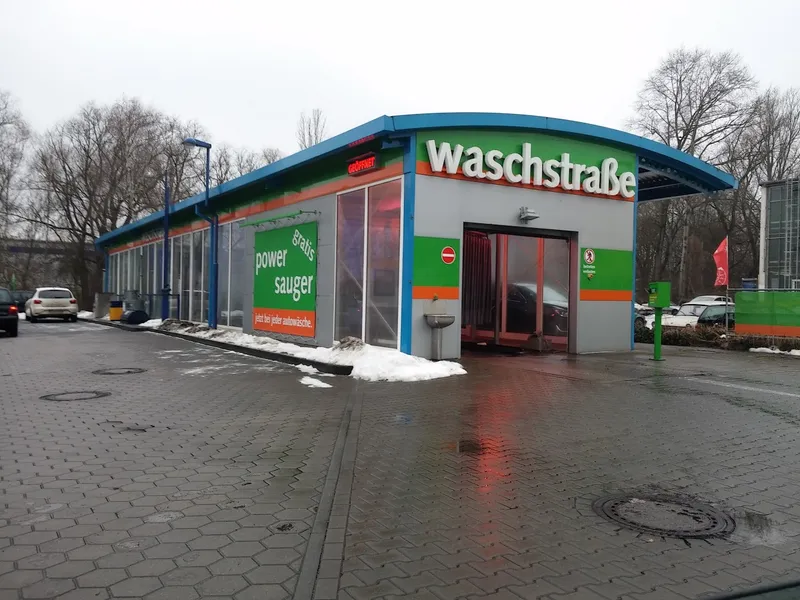 Auto-Waschstrasse